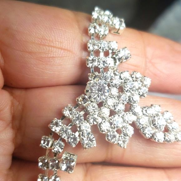 Crystal Elegant Women's Necklace - Picture 6 of 7